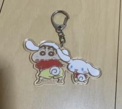 クレヨンしんちゃん シナモロール アクリルキーホルダーのサムネイル