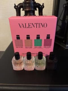 VALENTINO BORN IN ROMA ミニセレクション　香水4種セット VALENTINO BORN IN ROMA ミニセレクション 香水4種セット - メルカリ