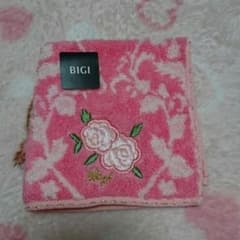 【kiki様専用】花柄ハンドタオルのサムネイル