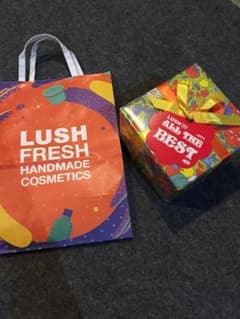 LUSHのサムネイル