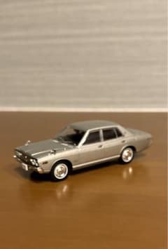 トミカリミテッドヴィンテージネオ TLV 1/43 日産 グロリア 2000