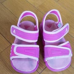 さま様専用　アディダスサンダル　14.0㎝のサムネイル
