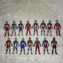 ウルトラマン　フィギュア　15体のサムネイル