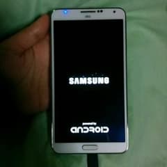 [プロフ必読!様11日まで]Galaxy Note 3 (SCL22) 赤ロムのサムネイル