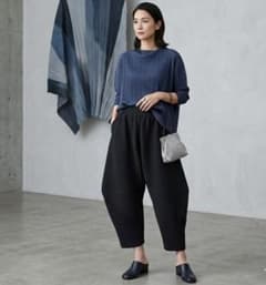 me ISSEY MIYAKE イッセイミヤケ　サルエルバルーンパンツ シワ加工 完売 25SS イッセイミヤケ me issey miyake サルエルパンツ - メルカリ