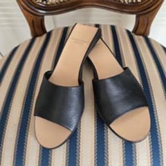 Giorgio Armani ブラックレザーサンダル 36のサムネイル