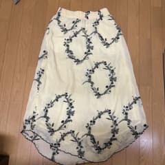 【新品】GANNI フレアスカート　ニコちゃん　花柄のサムネイル