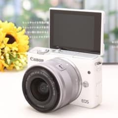 ❤Wi-Fi標準搭載＆自撮り❤清楚なホワイトカラー♪Canon EOS M10のサムネイル