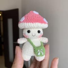 ハンドメイド あみぐるみ きのこ キーホルダーのサムネイル