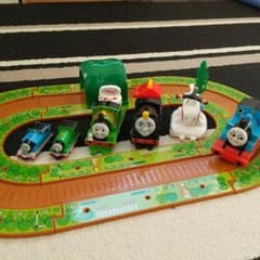 トーマス 線路セット★100円値下げ★ (トミカ/プルバックトーマス)のサムネイル