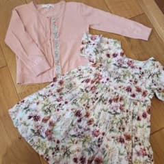 花柄ワンピースとカーディガンセットのサムネイル