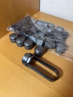 Audi VW 純正 ホイールボルトキャップ 約30個 工具付【未使用】のサムネイル