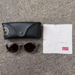 Ray-Ban グレー ラウンド型サングラスのサムネイル