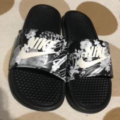 NIKE ナイキ ベナッシ 花柄 25㎝のサムネイル