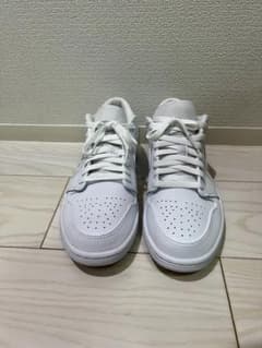 NIKE AIR JORDAN 1 LOW トリプルホワイトのサムネイル