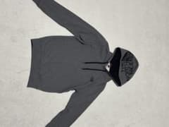 は*る様 THE NORTH FACE グレー 裏起毛パーカーのサムネイル