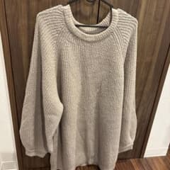ベージュ 長袖ニット セーターのサムネイル