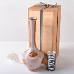 九谷焼　西野昭弘作　昭月造　本金赤細書小紋　鶴首花瓶　共箱　V　R8332B 九谷焼 西野昭弘作 昭月造 本金赤細書小紋 鶴首花瓶 共箱 V