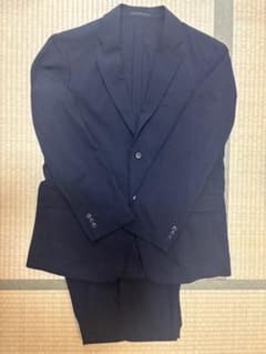 春から秋まで着れる　UNIQLO 薄生地スーツのサムネイル