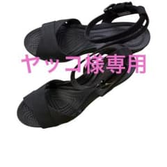 美品/箱有】クロックス レイ 2.0 アンクル ウェッジサンダル W8 黒