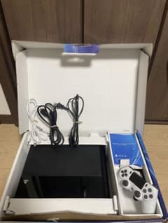 PS4 本体　すぐに遊べる状態ですのサムネイル