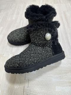 【限定値下げ】UGG  ベイリーボタンファンシー　ツイード　パールボタン　ブーツのサムネイル