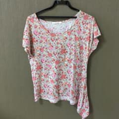 トップス Tシャツ 花柄 肩出しのサムネイル