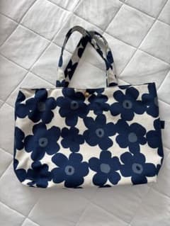 ハンドメイド 花柄 トートバッグ（ネイビー色）のサムネイル