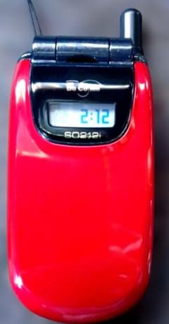 ドコモのSO212 赤 黒 折りたたみ式携帯電話 モックアップ 店頭展示品
