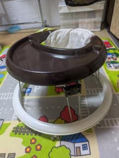 ブラウン 歩行器 調整可能な座席(引取りできます)のサムネイル