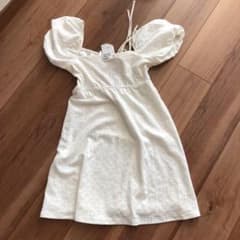 H&M パフスリーブ　ホワイト　花ドット　ひざ上ワンピース　XSのサムネイル