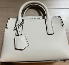 CHARLES&KEITHストラクチャードダブルトップハンドルトート クリームのサムネイル