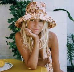 BILLABONG ビラボン　フラワープリント バケハ　花柄　レトロ　ブラウンのサムネイル