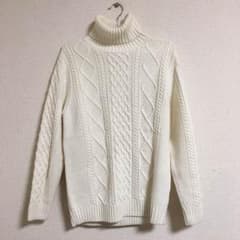 白セーターのサムネイル
