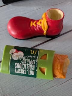 値下げマクドナルドレトロ マグネット /ドナルドの靴/アップルパイ当時物のサムネイル