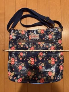 Cath Kidston ショルダーバッグ 花柄 ネイビーのサムネイル