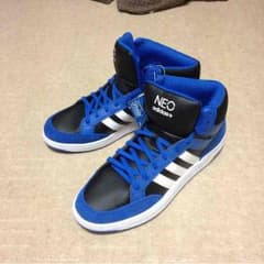 adidas ハイカットスニーカーのサムネイル
