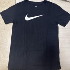 美品☆NIKE キッズ　ロゴ　Tシャツ　黒　130 140 Sのサムネイル