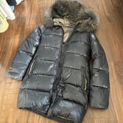 DUVETICA ブラックダウンジャケット 40のサムネイル