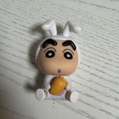 韓国　クレヨンしんちゃん ミニフィギュア うさぎのサムネイル