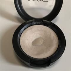 MAC クリームカラーベースのサムネイル