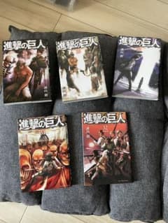 進撃の巨人　28〜32巻　缶バッジ4枚つきのサムネイル