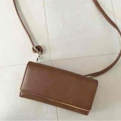 値下げしました♪ 美品☆ ポシェット型 長財布！のサムネイル