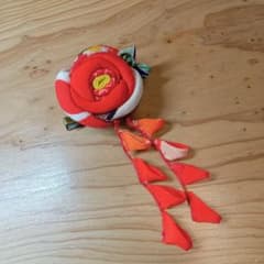 赤い花形髪飾り 房飾り付きのサムネイル