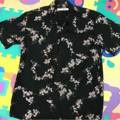メンズ 半袖 黒柄シャツ Lサイズのサムネイル