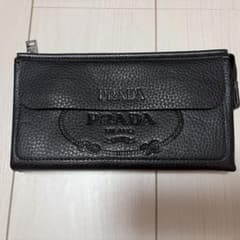 【PRADA】エンボスロゴ　レザーケースのサムネイル