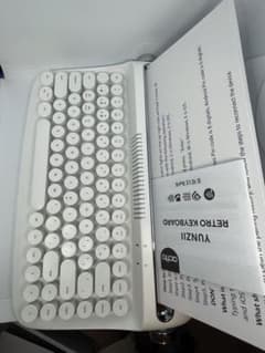 ホワイト YUNZII ACTTO B303 ワイヤレスキーボード レトロのサムネイル