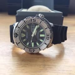 SEIKO。ブラックモンスター自動巻。のサムネイル