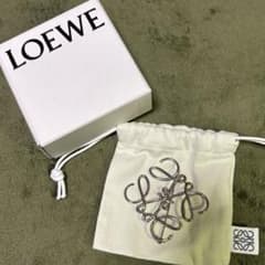 LOEWE ロゴデザイン メタルブローチのサムネイル
