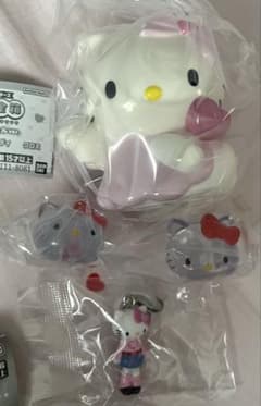サンリオ　キティ ミニ貯金箱 あしながめじるしアクセサリー　ファッションリングのサムネイル